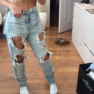 BDG MOM HIGH RISE JEANS
